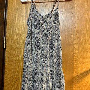 Hem & Thread Paisley Navy & White Dress. Size M. Criss-Cross Straps in the Back.